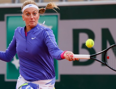 Kvitova survives stern test against teenager Fernandez