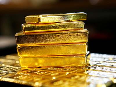 Gold jumps on US stimulus expectations, easing dollar Gold jumps on US stimulus expectations, easing dollar