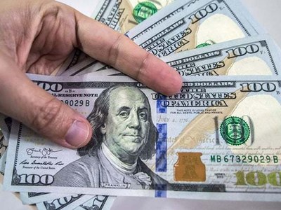 Dollar dips as risk sentiment lifted by stimulus hopes Dollar dips as risk sentiment lifted by stimulus hopes