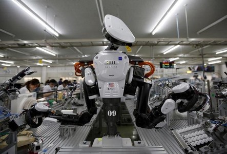 Japan's machinery orders extend gains as business spending stabilises