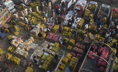 Fruits, vegetables prices brought down in Kohat