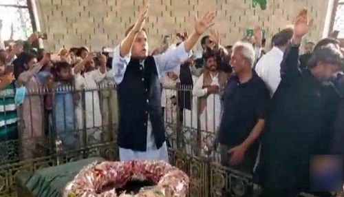 Sindh police arrest Capt (R) Safdar for allegedly desecrating Mazar-e-Quaid
