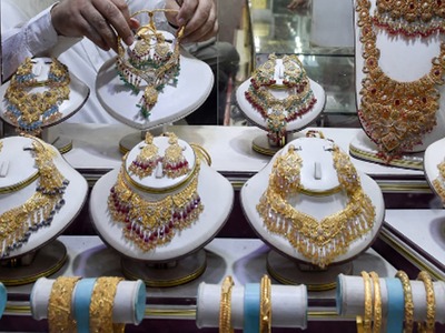 India premiums rise as jewellers boost festive stocks