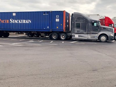 UK trucker took 23 minutes to raise alarm over 39 dead migrants