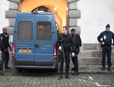 Three dead as woman beheaded in attack in French church