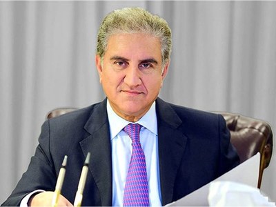 Qureshi for speeding up completion of CPEC projects in Gwadar