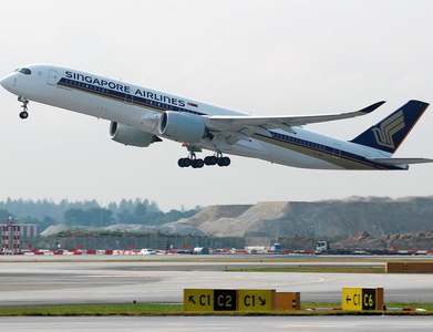 Singapore Airlines sinks to record quarterly loss on pandemic, impairments