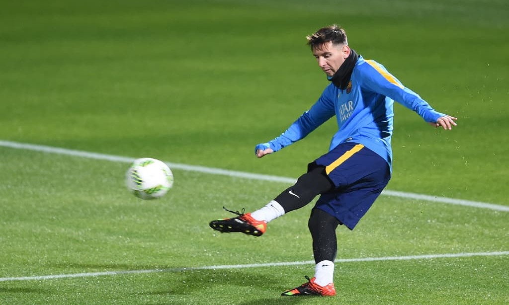 Alves shares Messi concerns with Barca but urges him to stay