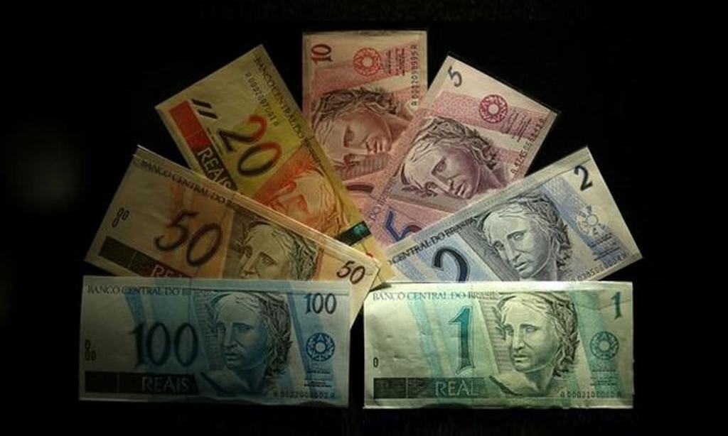 Latam FX, stocks lose steam after rally but set for weekly gains