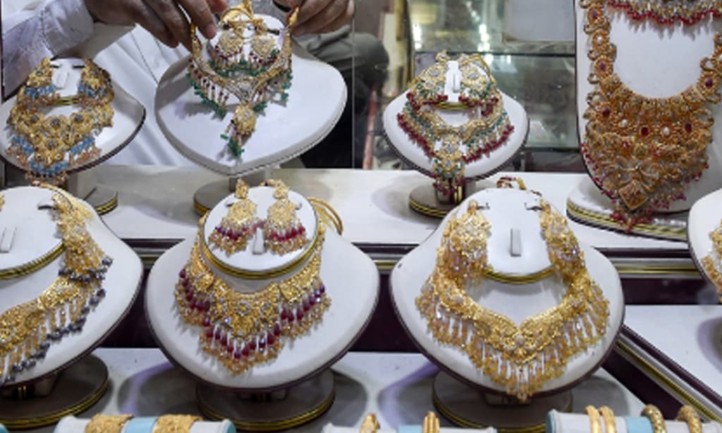 Indians scale back purchases as prices rally before Diwali