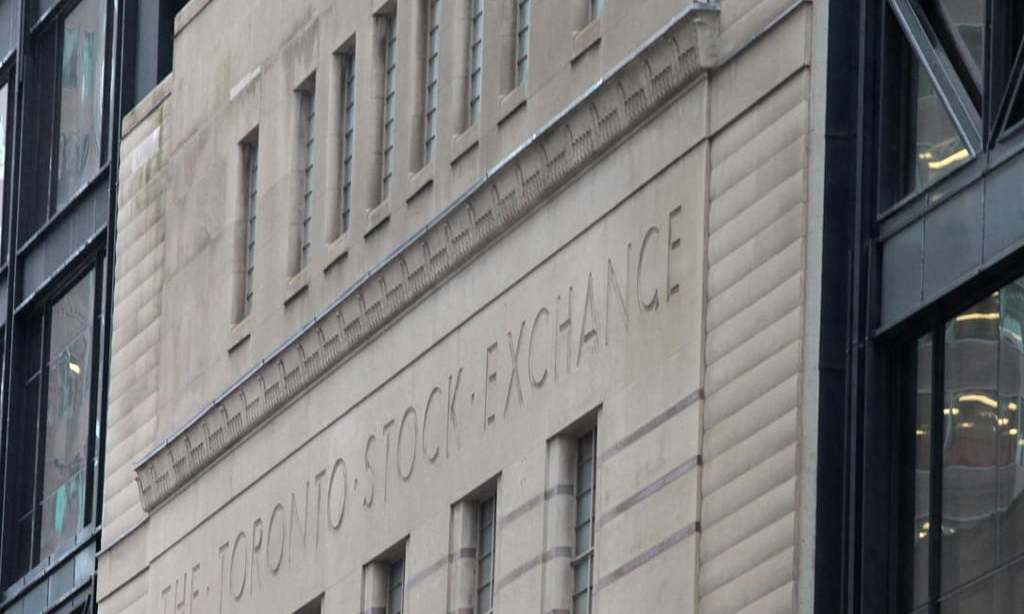 TSX gains on job additions, strong earnings