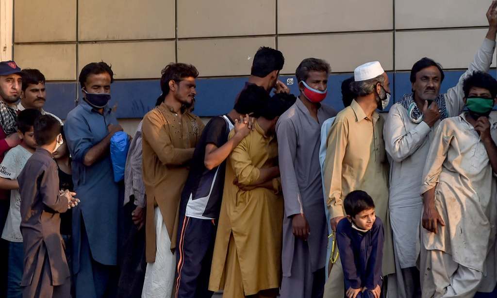 22 people fined Rs11,000 for violating SOPs in Karachi