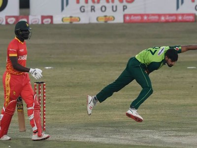 Usman, Rauf keep sloppy Zimbabwe down to 134-7 in second T20