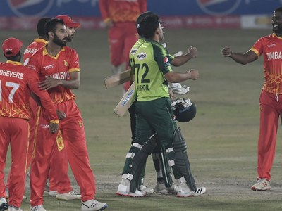 Qadir inspires Pakistan to whitewash Zimbabwe 3-0