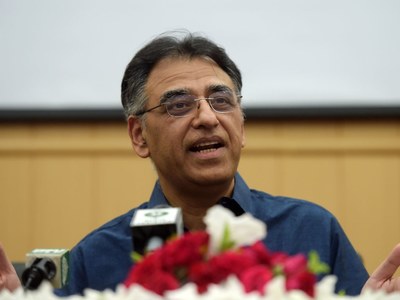 Citizens complaint about Karachi issues related to provincial and district governments: Asad Umar