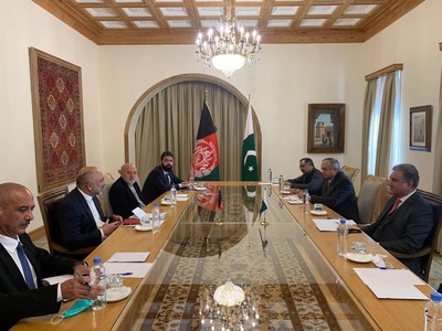 FM Qureshi meets Afghan counterpart, discusses peace process in Kabul