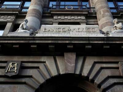 Mexico's central bank board split over future rate cuts, minutes show