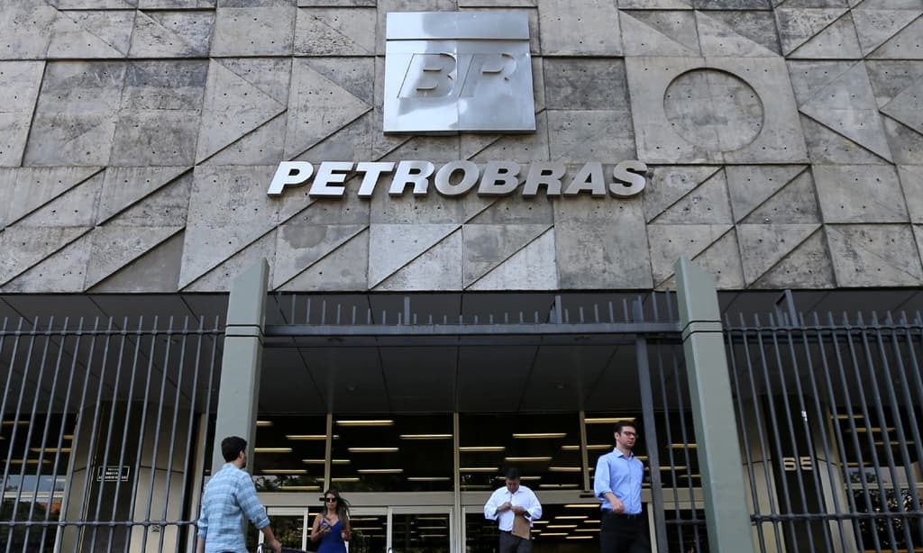 Brazil's Petrobras sees oil exports, asset sales accelerating over 5 years
