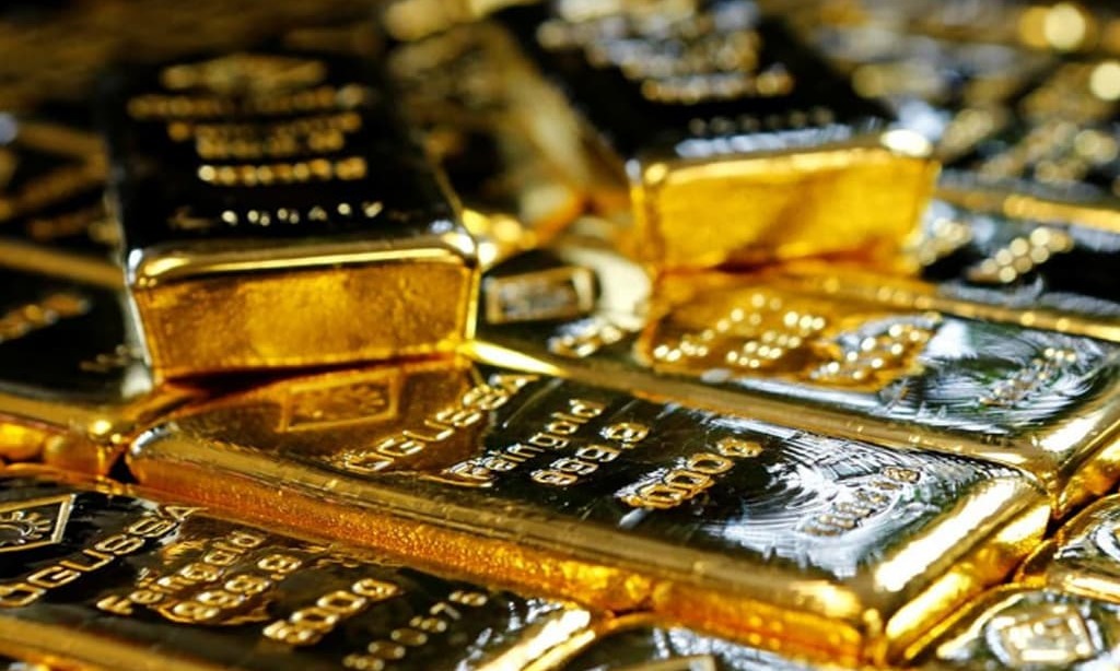 Gold heads for weekly gain on muted dollar, U.S. stimulus bets