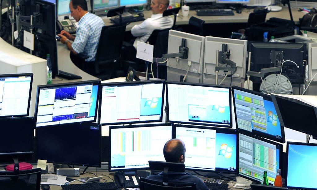 European shares rise on oil gains, stimulus hopes