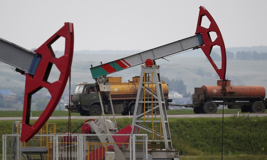 US drillers add oil and gas rigs for 11th week in 12: Baker Hughes