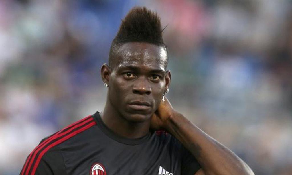 Balotelli signs for Berlusconi's ambitious Monza