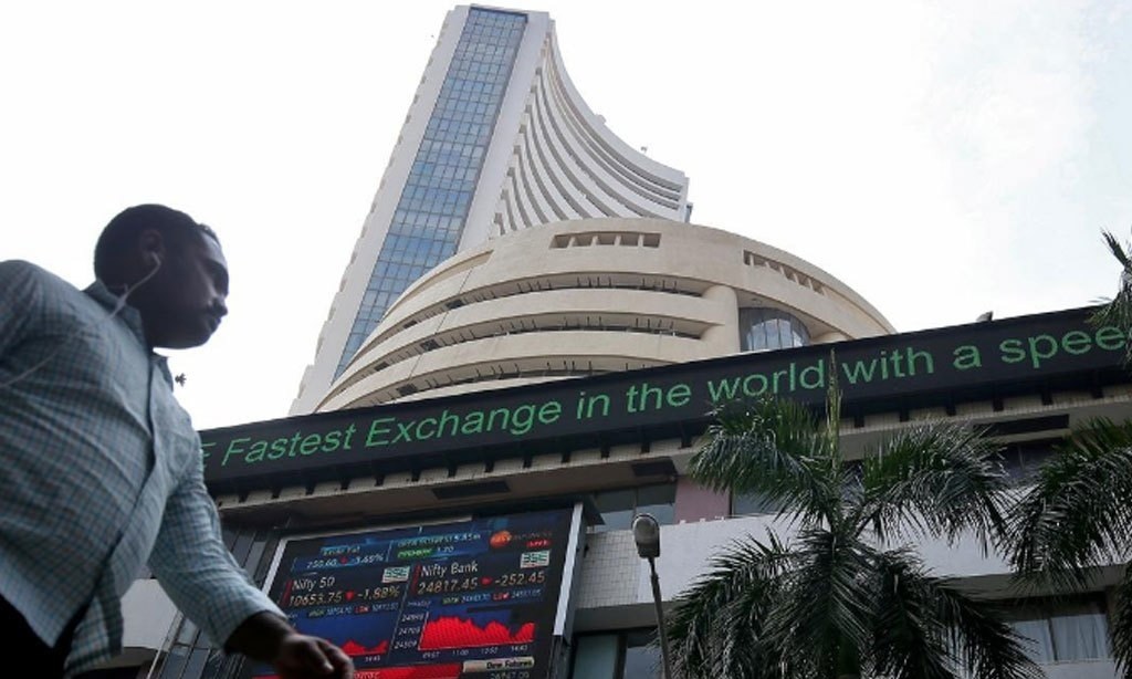 Indian shares hit record highs on Reliance, Maruti boost