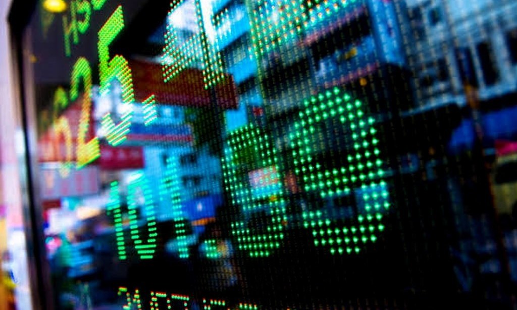 FTSE 100 slips as no-deal Brexit fears outweigh vaccine cheer