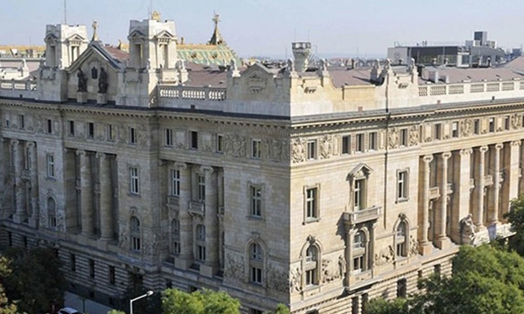 Hungary central bank buys 40bn forints worth of bonds, yields mixed