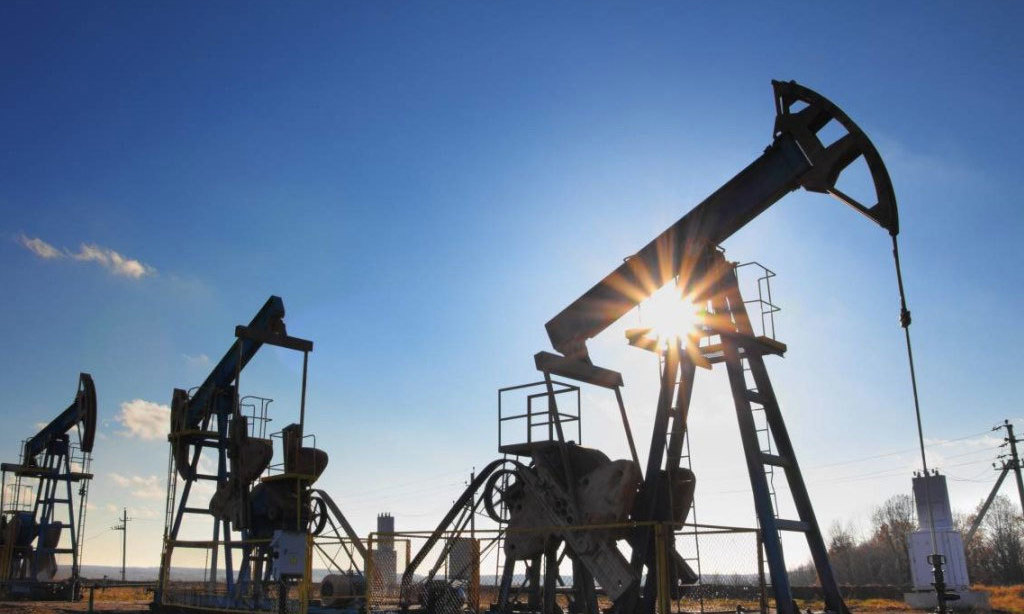 Oil dips as COVID cases, lockdowns outweigh vaccination news