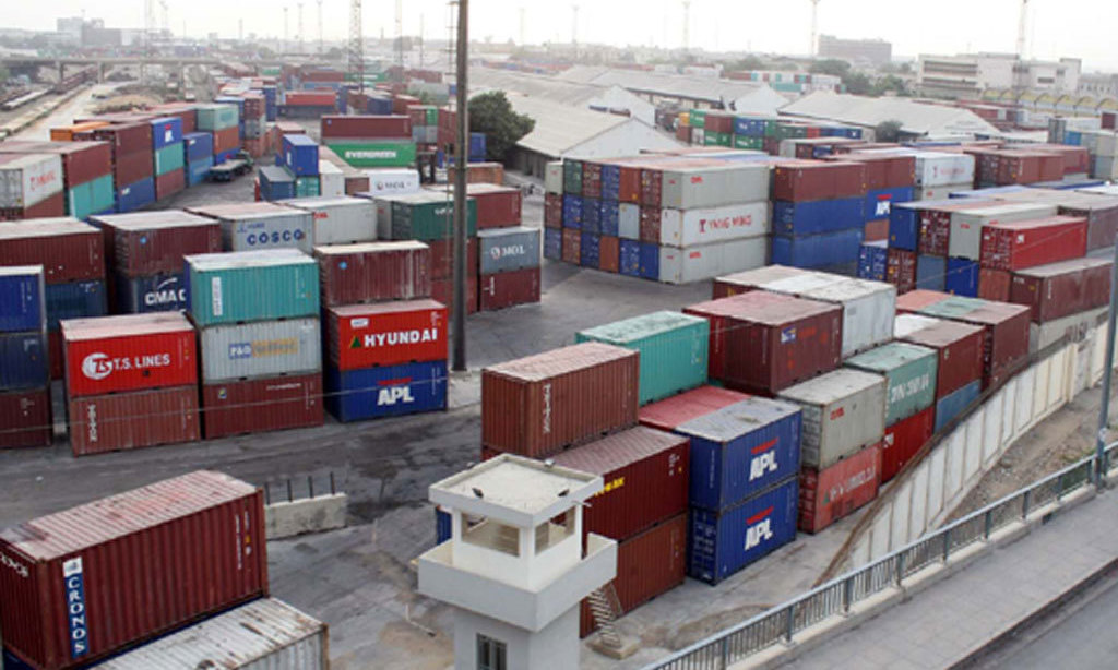 Pakistan's exports to US crosses $400 mn in a month: Razak