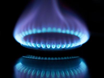 U.S. natgas futures edge up ahead of storage report on cooler weather