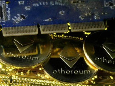 Big tech bets and cryptocurrencies power 2020's top U.S. funds