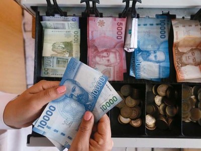 Chilean, Colombian pesos outpace Latam FX