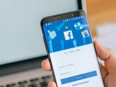 Facebook drops 'likes' button from public pages