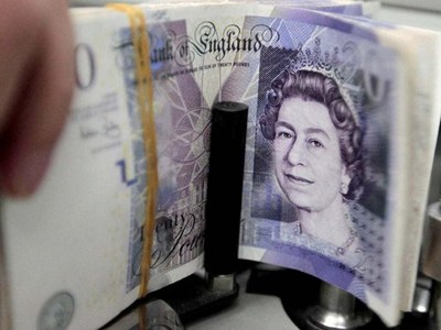 Sterling stutters as UK negative rates speculation swirls