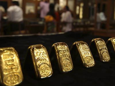 Gold prices decrease Rs1300 to Rs113,300 per tola