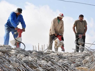 Services trade deficit shrinks 38.02 in 5 months, exports increase 12.90pc in November