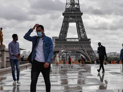 France braces for new Covid curbs but set to avoid lockdown