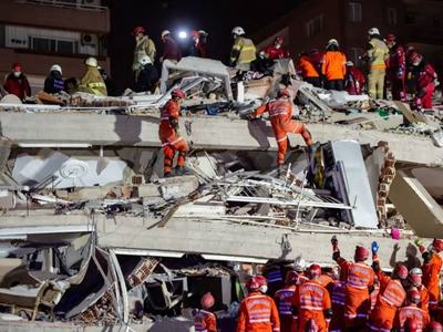 Hotel collapses, at least three dead in Indonesia quake: official Hotel collapses, at least three dead in Indonesia quake: official