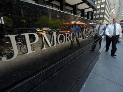 JPMorgan profit jumps on trading, investment banking strength JPMorgan profit jumps on trading, investment banking strength