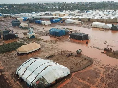 Syria downpour turns displacement camps into 'lakes' Syria downpour turns displacement camps into 'lakes'