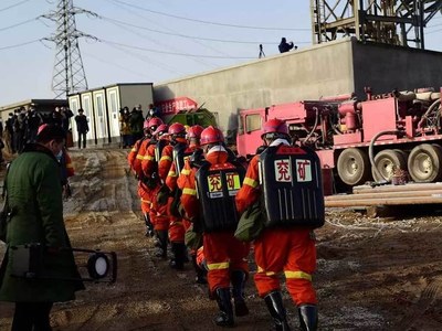 Rescue shaft offers hope for trapped Chinese miners Rescue shaft offers hope for trapped Chinese miners