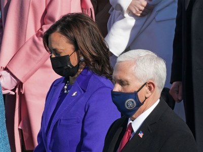 Biden leads silent prayer for victims of coronavirus Biden leads silent prayer for victims of coronavirus