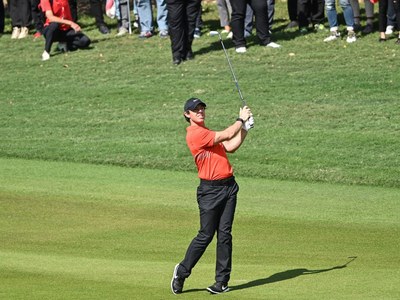 McIlroy leads Hatton by one shot in Abu Dhabi