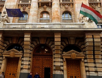 Hungary central bank leaves one-week deposit rate steady at 0.75pc