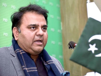 Fawad Chaudhry announces Pakistan&rsquo;s &lsquo;biggest scholarship&rsquo;