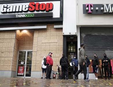 Number of GameStop shares shorted edges lower Number of GameStop shares shorted edges lower
