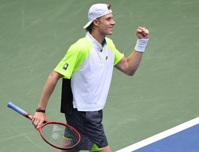 Shapovalov survives Sinner in epic battle to advance in Melbourne Shapovalov survives Sinner in epic battle to advance in Melbourne