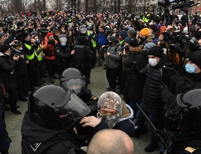 Russians who expect protests at highest since 1998: poll